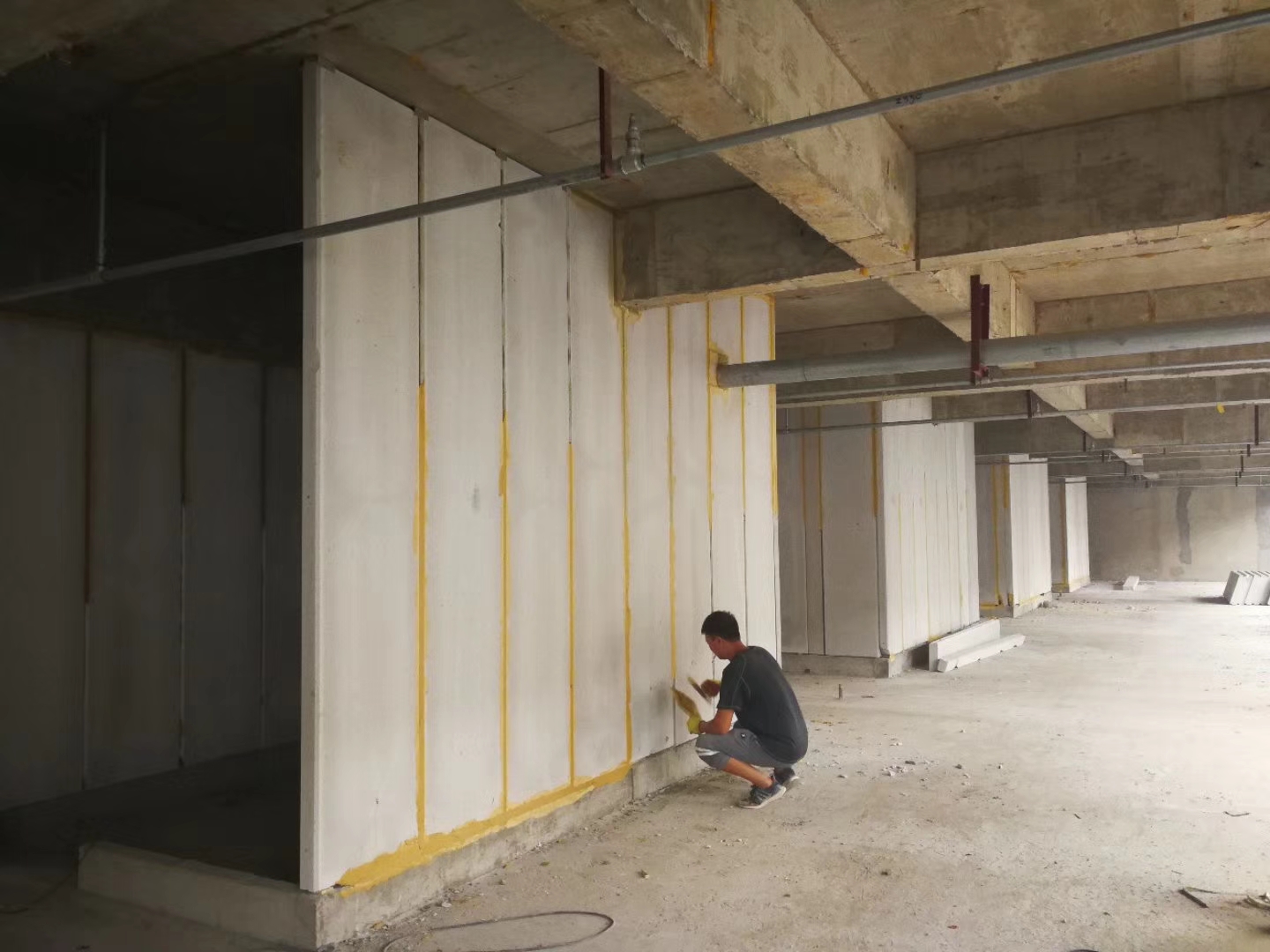 管城无机发泡轻骨料混凝土隔墙板施工技术性能研究